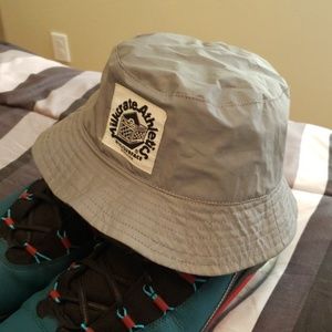 Reflective milkcrate bucket